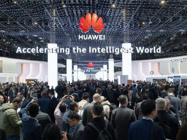 Standul-Huawei-de-la-Barcelona-MWC-2025.png