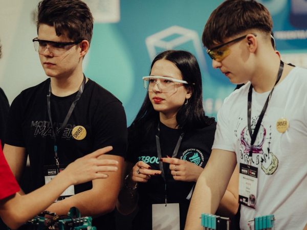 Echipa Robozzi #23800 din Iași: Premiul Control Award și visul unei finanțări mai mari